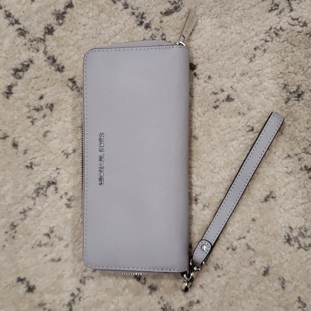 Micheal kors grey wallet